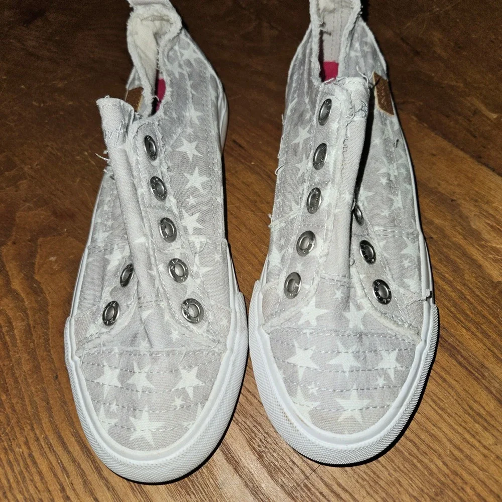 Blowfish Malibu Kids Play Star Print Grey Canvas Slip On Distressed Sneakers BK4